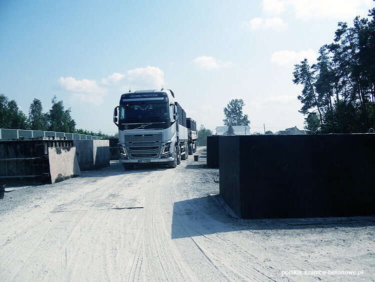 Transport szamb betonowych  w Mrozach